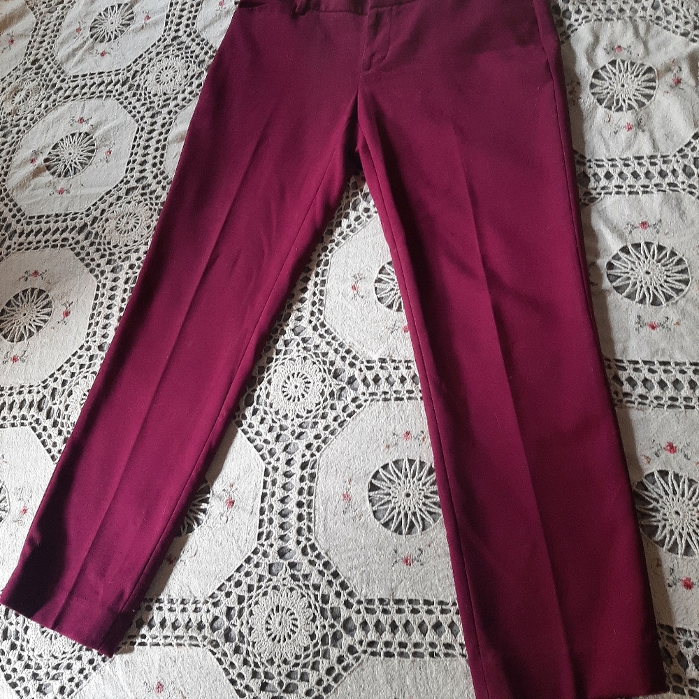 Gap slim cropped magenta pants